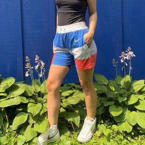 NIKE Colorblock Sportswear Shorts